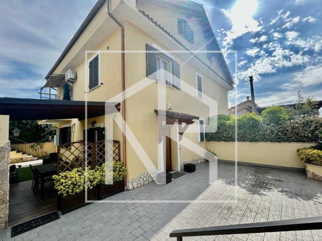 Villa in vendita a Roma RM