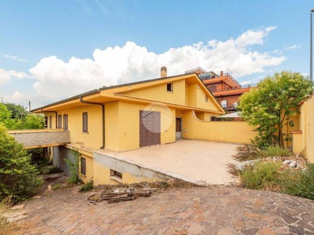 Villa in vendita a Roma RM