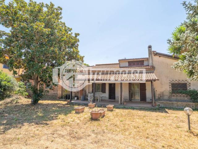 Villa in vendita a Roma RM