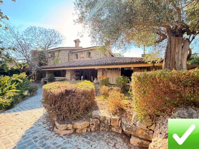 Villa in vendita a Roma RM