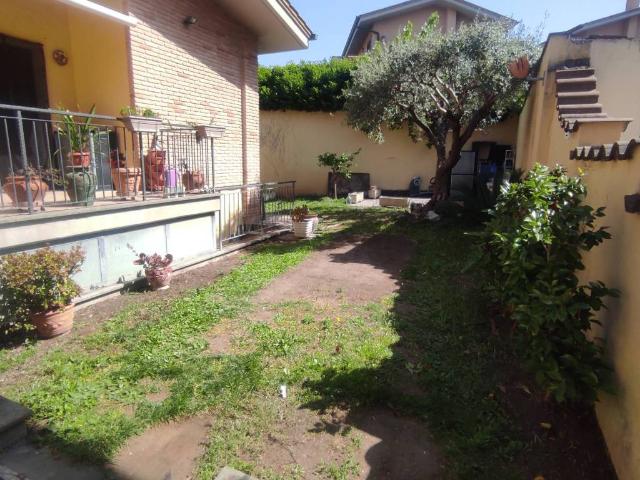 Villa in vendita a Roma RM