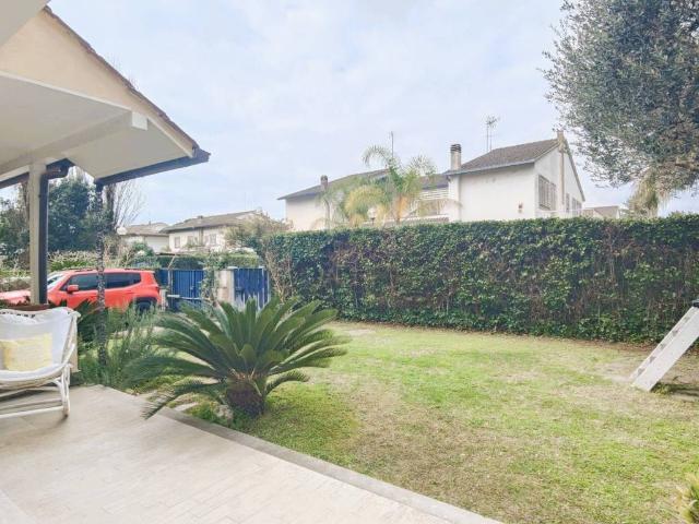 Villa in vendita a Roma RM