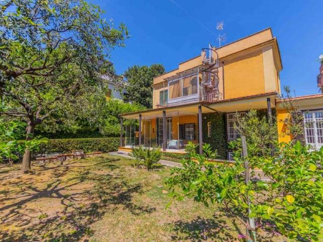 Villa in vendita a Roma RM