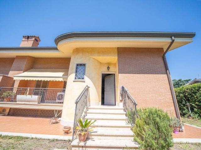 Villa in vendita a Roma RM