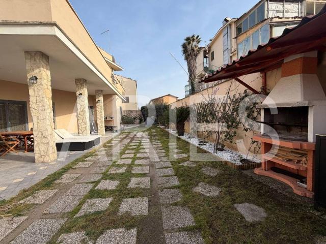 Villa in vendita a Roma RM