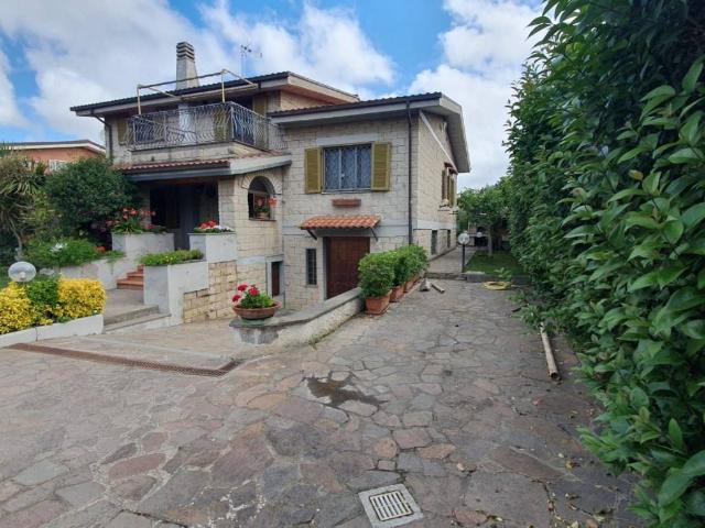 Villa in vendita a Roma RM