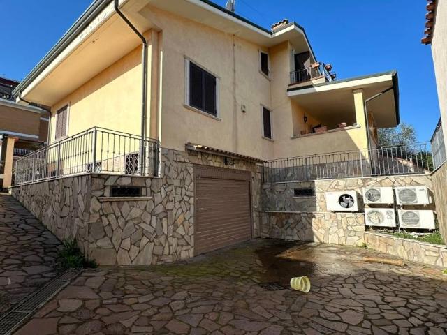 Villa in vendita a Roma RM