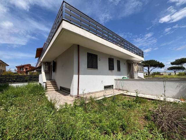Villa in vendita a Roma RM