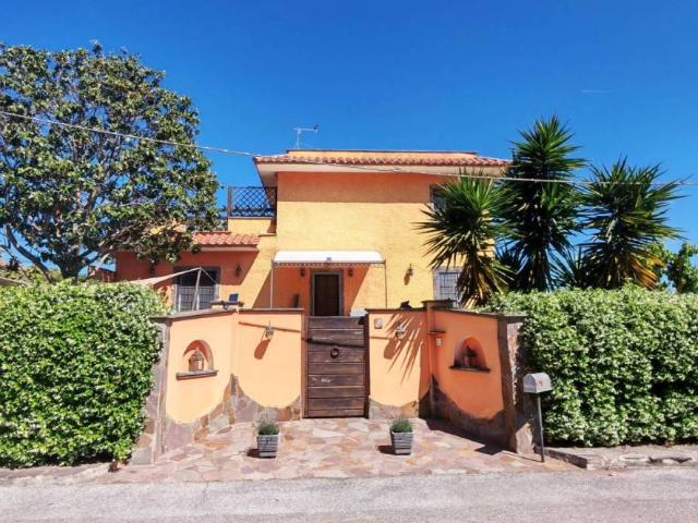 Villa in vendita a Roma RM