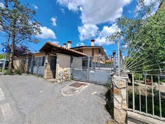 Villa in vendita a Roma RM