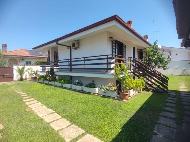 Villa in vendita a Roma RM