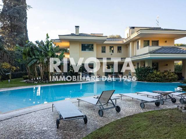 Villa in vendita a Roma RM