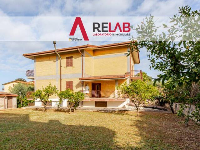Villa in vendita a Roma RM