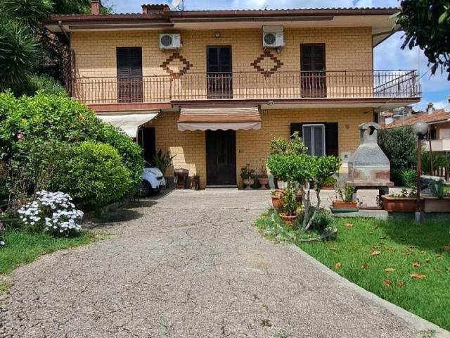 Villa in vendita a Roma RM