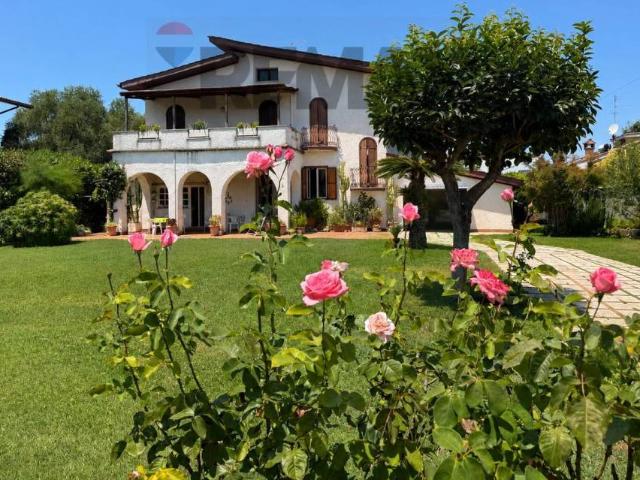Villa in vendita a Roma RM