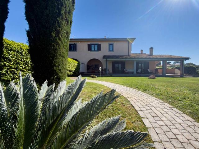 Villa in vendita a Roma RM