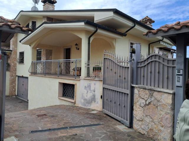 Villa in vendita a Roma RM