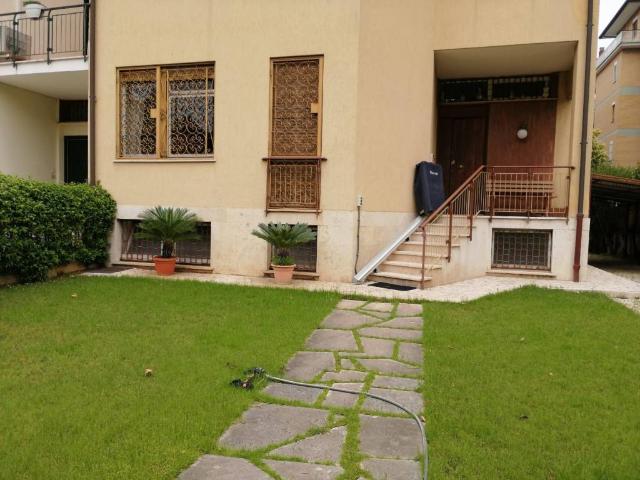 Villa in vendita a Roma RM