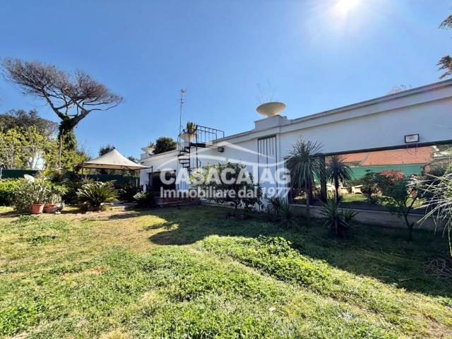 Villa in vendita a Roma RM