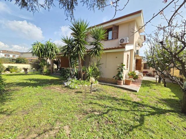 Villa in vendita a Roma RM