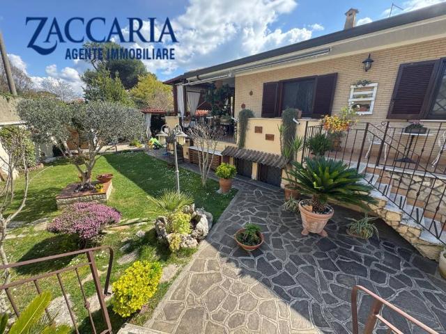Villa in vendita a Roma RM