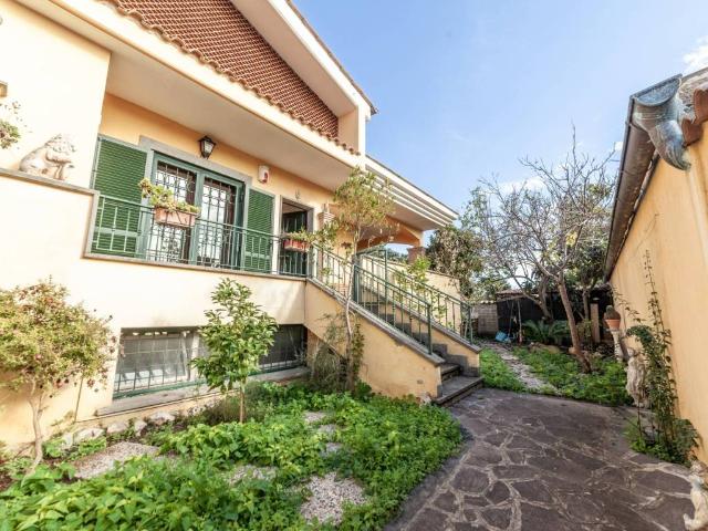Villa in vendita a Roma RM