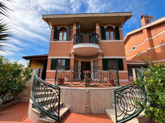 Villa in vendita a Roma RM
