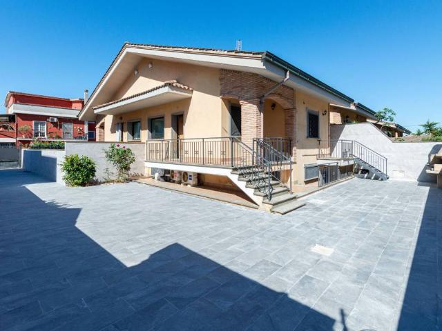 Villa in vendita a Roma RM