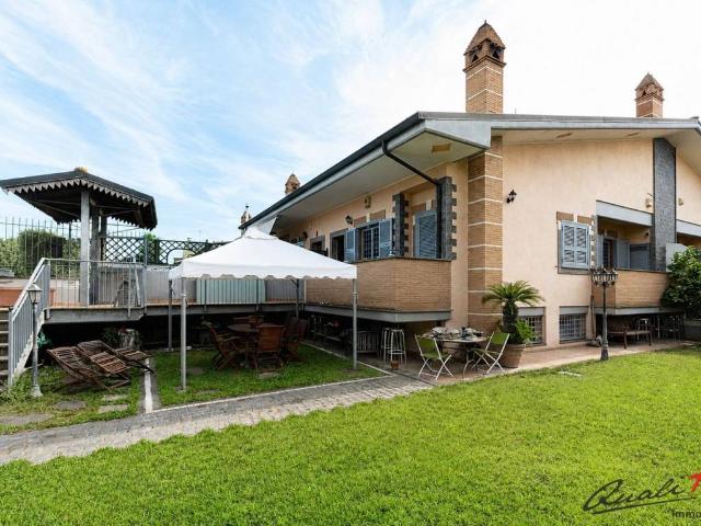 Villa in vendita a Roma RM