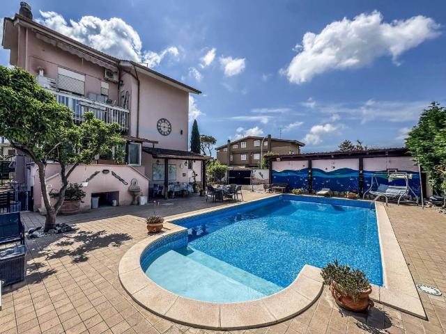 Villa in vendita a Roma RM