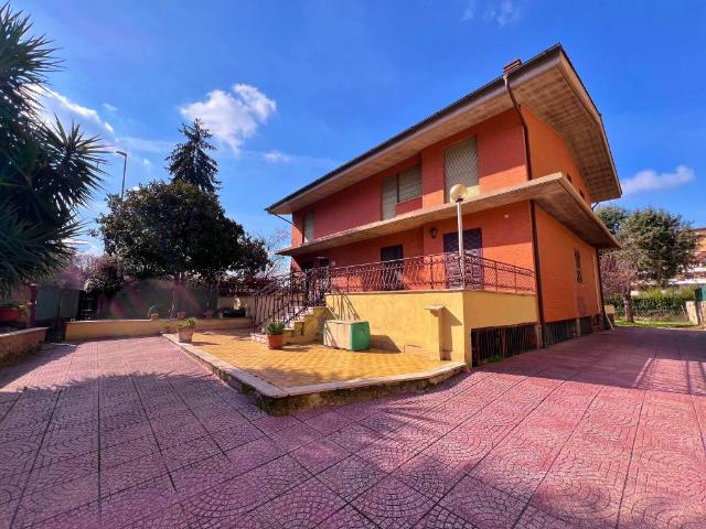 Villa in vendita a Roma RM
