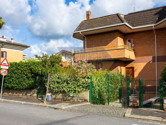 Villa in vendita a Roma RM