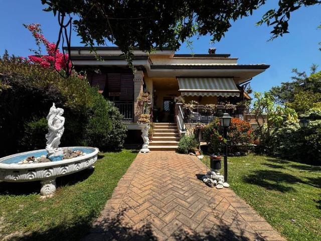 Villa in vendita a Roma RM
