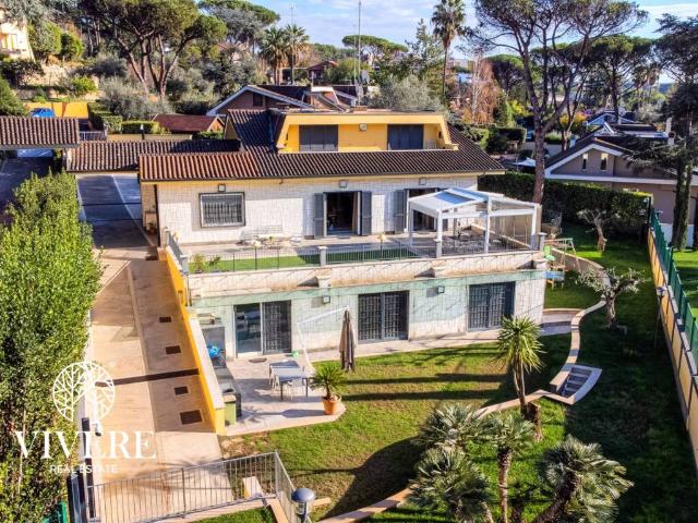 Villa in vendita a Roma RM