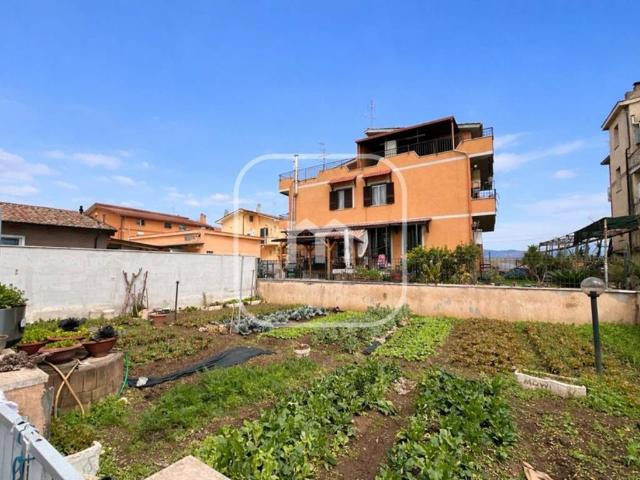 Villa in vendita a Roma RM