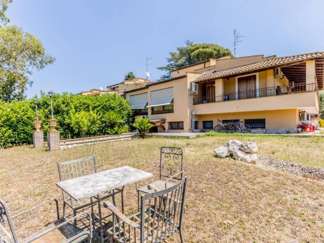 Villa in vendita a Roma RM