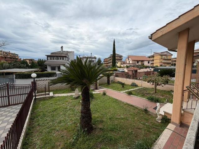 Villa in vendita a Roma RM