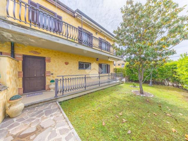 Villa in vendita a Roma RM