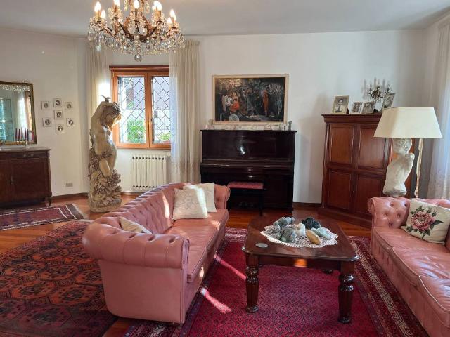 Villa in vendita a Roma RM