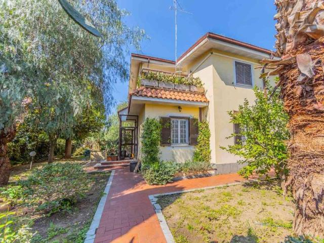 Villa in vendita a Roma RM
