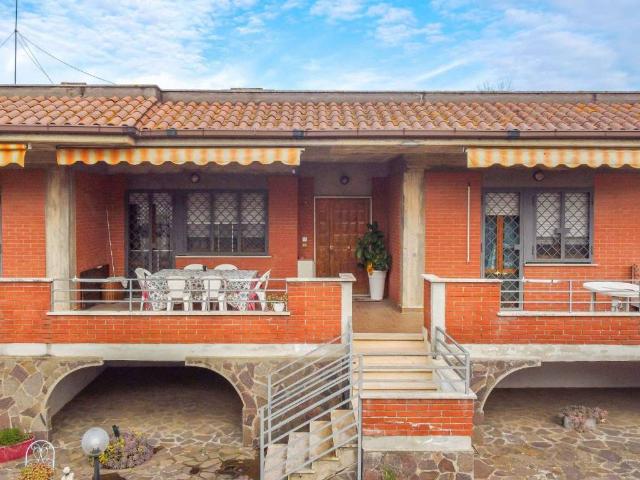 Villa in vendita a Roma RM