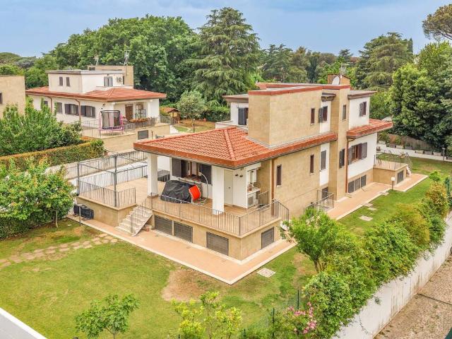 Villa in vendita a Roma RM