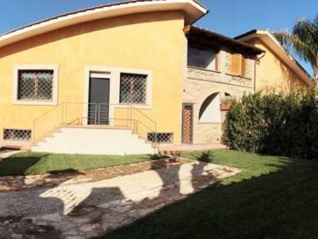 Villa in vendita a Roma RM