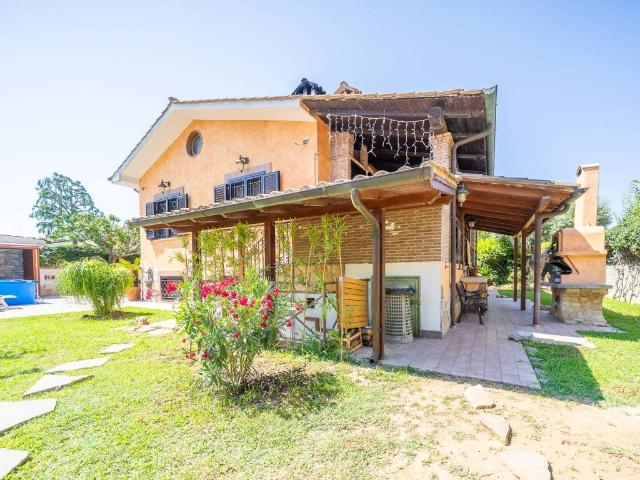 Villa in vendita a Roma RM