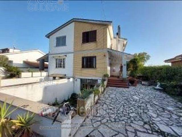 Villa in vendita a Roma RM
