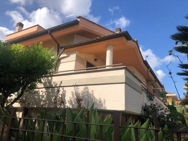 Villa in vendita a Roma RM