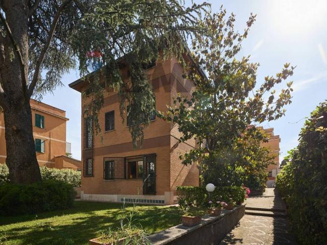 Villa in vendita a Roma RM
