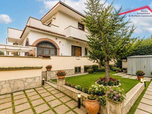 Villa in vendita a Roma RM
