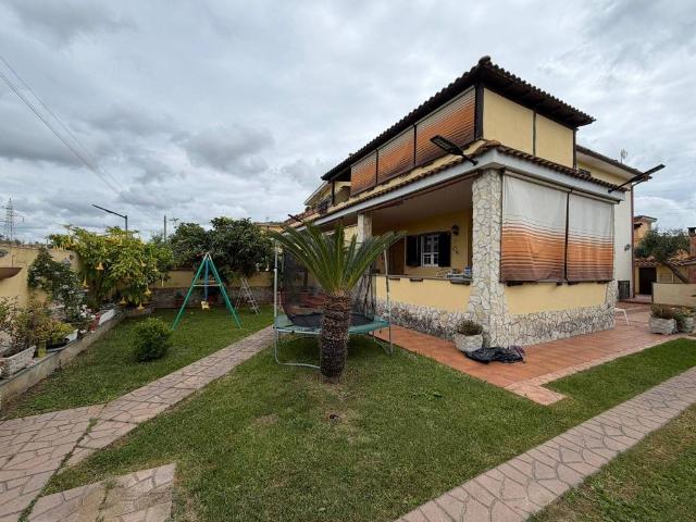 Villa in vendita a Roma RM