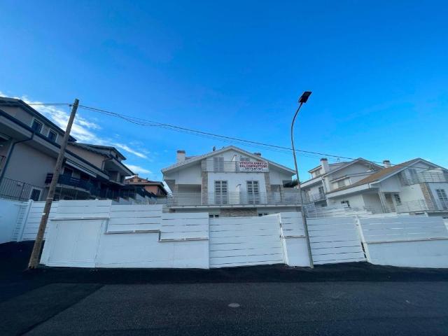 Villa in vendita a Roma RM
